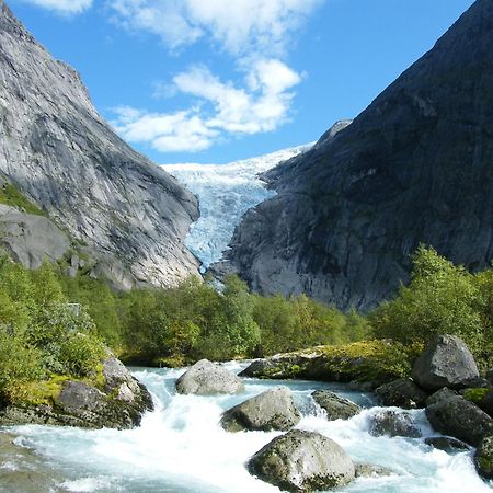 Отель Briksdalsbre Fjellstove Экстерьер фото