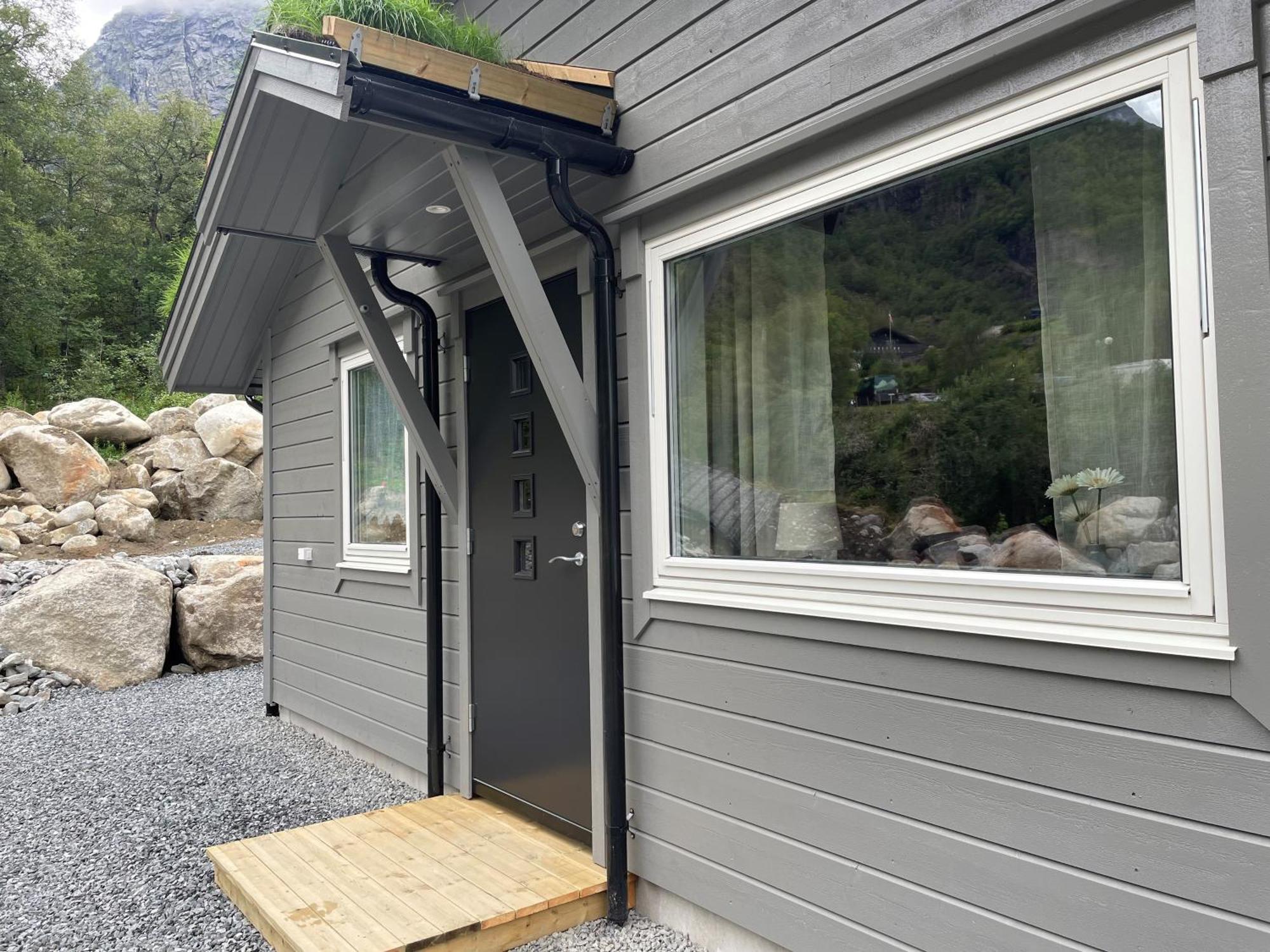 Отель Briksdalsbre Fjellstove Экстерьер фото