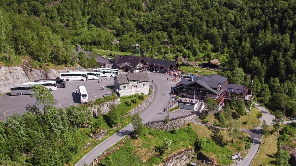 Отель Briksdalsbre Fjellstove Экстерьер фото