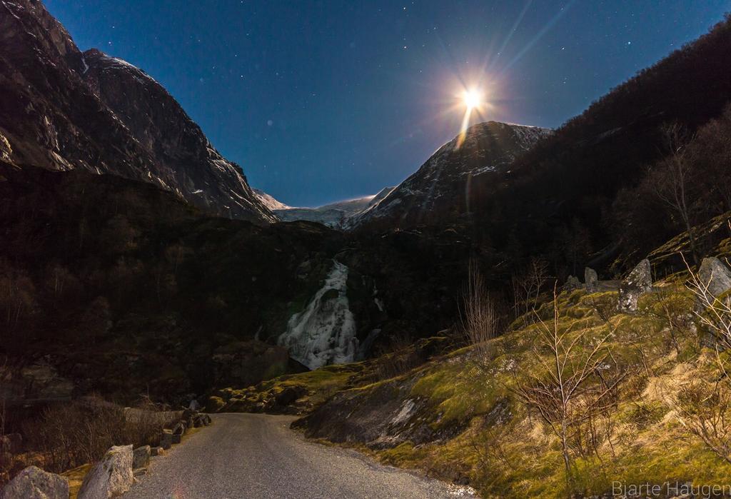 Отель Briksdalsbre Fjellstove Экстерьер фото